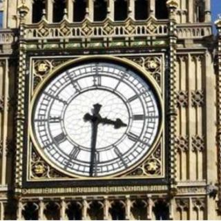 La famosa torre del Big Ben está levemente inclinada