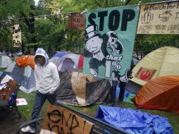 Los 'Indignados' aseguraron que permanecerán en el campamento incluso en invierno hasta que sean escuchados. AFP  /