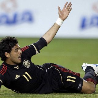 Carlos Vela recibe tratamiento apartado su equipo