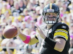 El mariscal de campo de los Acereros, Ben Roethlisberger, conectó cinco veces a las diagonales el domingo. EFE  /