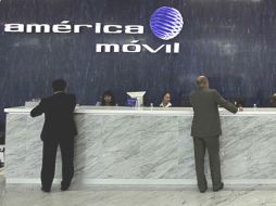 América Móvil nació como una subsidiaria de Telmex en la década de los noventa. ARCHIVO  /