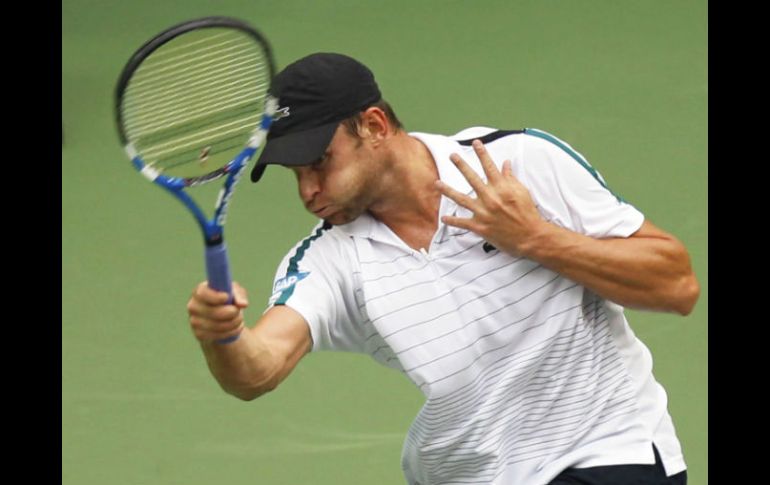 El tenista estadounidense Andy Murray tuvo que emplearse a fondo con el taiwanés Lu Yen-Hsun, y ganar en tres sufridas mangas. REUTERS  /