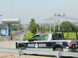 En el área que rodea la caseta de cobro, dos patrullas se turnan la vigilancia en jornadas con duración de 12 horas por cada unidad.  /