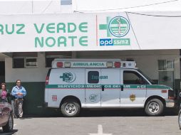 Una ambulancia en la Cruz Verde Zapopan Norte. Las más nuevas son del modelo 2007.  /