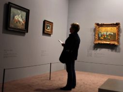 La exposición que cuenta con el cuadro 'Pommes, serviettes et boite lait' (derecha) se mantendrá hasta el 28 de feberero de 2012. AP  /