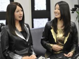 Los Geminoids interactúan sentados y sólo efectúan movimientos de cabeza, ojos y boca. ESPECIAL  /