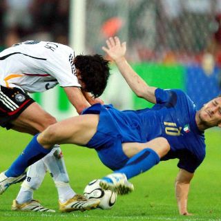 Lesionado Totti, baja en Roma para derbi con Lazio