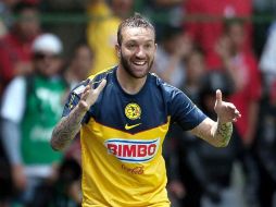 Matias Vuoso de América, celebra ante el público durante juego de las pasadas jornadas del Aperura. MEXSPORT  /