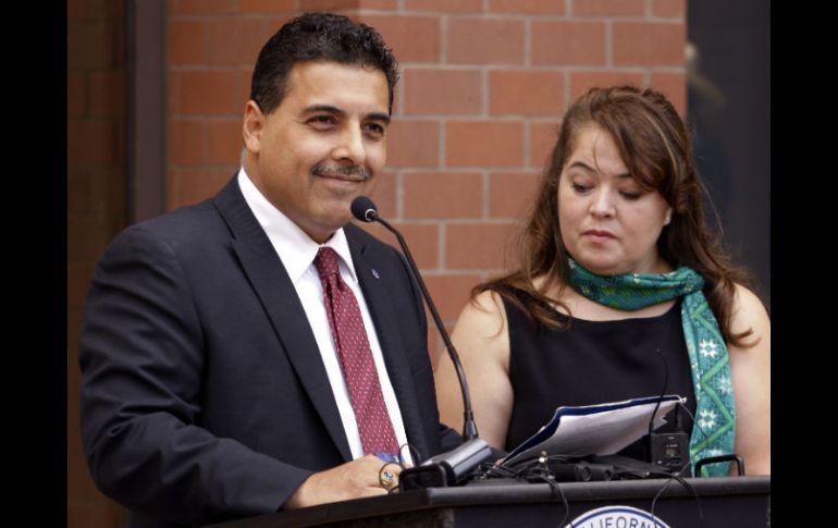 José Hernández asistió hoy a un evento frente el Ayuntamiento de Modesto California, donde hizo el anuncio. AP  /
