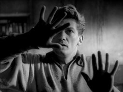 Actualmente se presenta en el Teatro 'El Galeón', de la capital. En la imagen, el dramaturgo Jean Cocteau. ESPECIAL  /