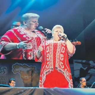 Paquita enciende las Fiestas de Octubre