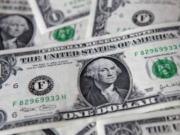 La moneda estadounidense alcanza un máximo a la venta de 13.27. ARCHIVO  /