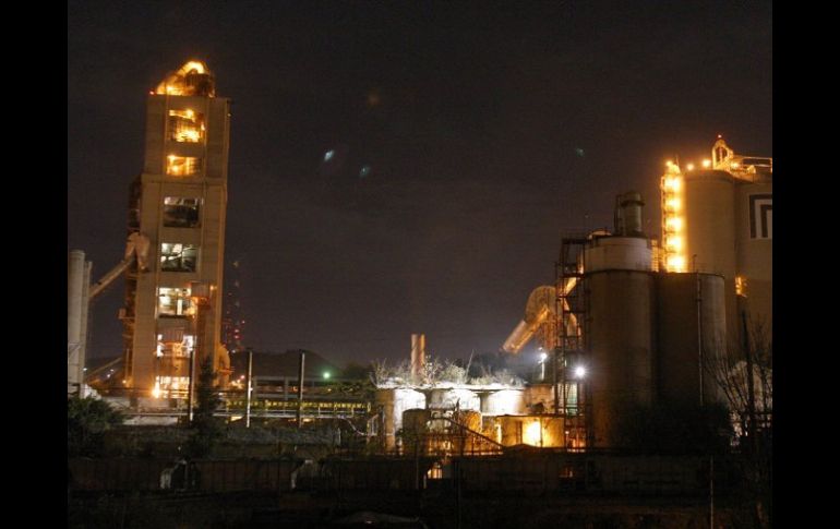 Las acciones de Cemex rebotaban un 13.81 por ciento, a 4.45 pesos. ARCHIVO  /