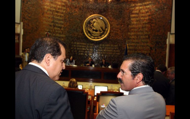 En la foto, los legisladores Luis Armando Córdova y Jesús Casillas.  /