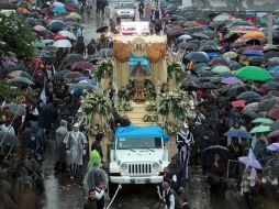 La afluencia de fieles devotos de la Virgen de Zapopan a la Romería 2011 fue menor que hace un año debido a la constante lluvia.  /