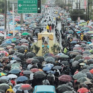 Lluvia y frío disminuyen asistencia a la Romería