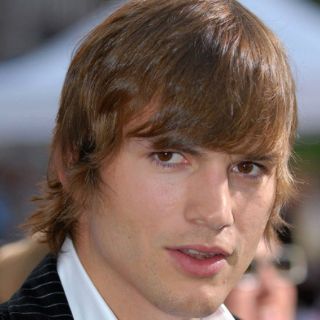 Defienden a la mujer que expuso a Ashton Kutcher