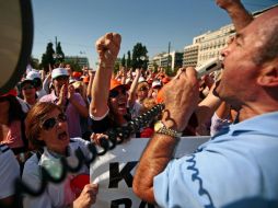El centro de Atenas quedó hoy paralizado por la huelga de trabajadores del sector privado. EFE  /