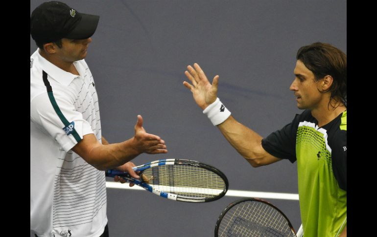 El español (d) sacó incluso mejor que Roddick, uno de los mejores bombarderos del circuito. AP  /