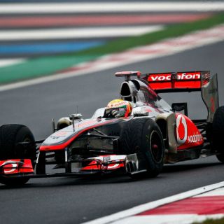 McLaren domina la segunda sesión de prácticas