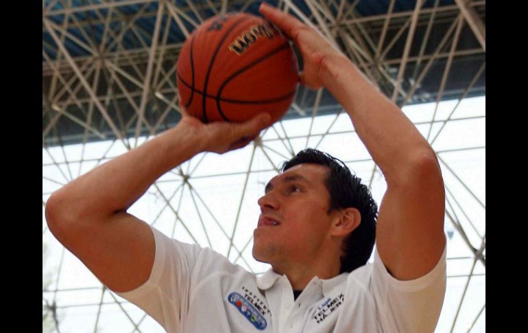 Eduardo Nájera esperando saber si participará en los Juegos 2011. MEXSPORT  /