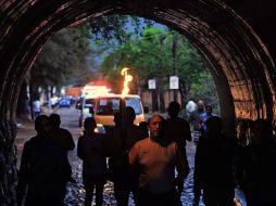 José Alberto Ventura  corre con la antorcha  de los JP, en Amatitán. AFP  /