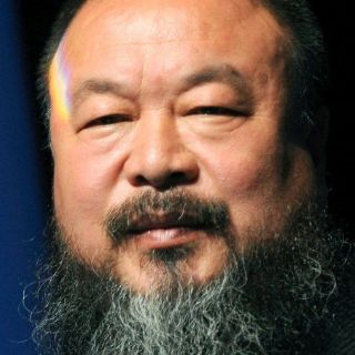 Ai Weiwei inaugura desde Pekín exposición fotográfica suya en Berlín