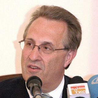 Ofrece Wayne compartir técnicas de investigación del delito