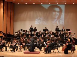 La Orquesta Sinfónica Juvenil de Guadalajara durante el homenaje.  /