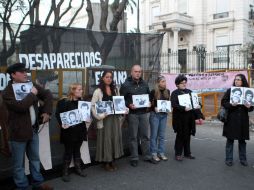 Los convocantes a la marcha pidieron que se oiga su voz y que se evite la situación de incertidumbre que causaría la prescripción.EFE  /