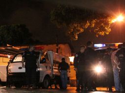 La policía hondureña vigila el lugar donde se presentó el tiroteo. AFP  /