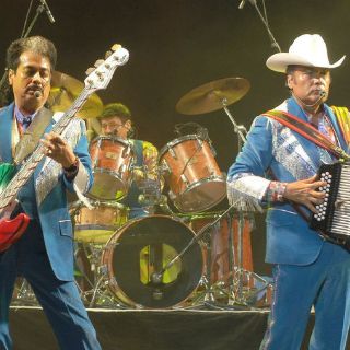 Tigres del Norte cantan a Bogotá