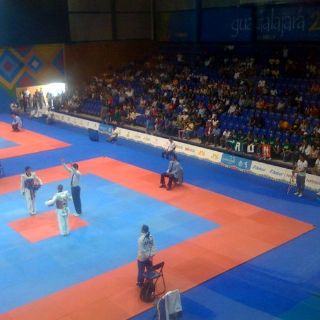 Arrasa Damián en lucha contra Audy Muller