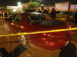 Los Policías y paramédicos encontraron el cuerpo en un Concorde con placas del Estado de México.  /