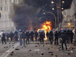 Imagen de los enfrentamientos entre encapuchados violentos y policía que han tenido lugar en Roma. EFE  /