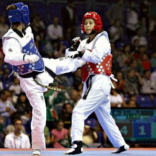 Compiten peruana y canadiense en final de taekwondo