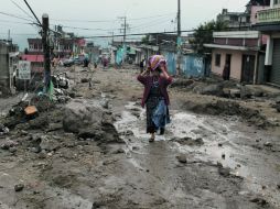 Las lluvias destruyeron las calles  en el municipio de Quetzaltenango. EFE  /