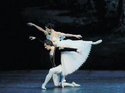 Los bailarines Mijael Kaninskin y Elisa Carrillo, participarán en el programa cultural de los Juegos Panamericanos.  /