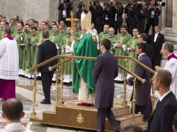 Afirman fuentes del Vaticano que el líder católico padece de alta presión sanguínea. EFE  /