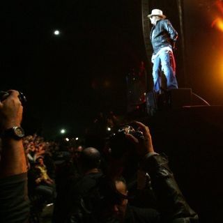 Guns N'Roses enloquece a 45 mil fanáticos paraguayos en Asunción