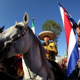 Caballos y globos adornan el Fan Fest