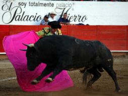 Alfredo Ríos El Conde en corrida de toros en la Plaza Nuevo Progreso con 6 toros de Xajay  /