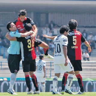 ''Día de furia'' en CU; Atlas golea 4-1 a los Pumas