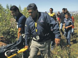Peritos direccionaron a la morgue al occiso encontrado en la Colonia Buenos Aires.  /