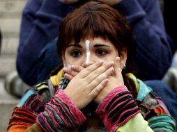 Centenares de personas protestan en contra del sistema financiero global sobre la plaza Sintagma de Atenas. EFE  /