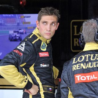 Petrov recibe castigo tras chocar a Schumacher