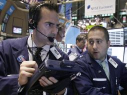 Dow Jones cerró con un descenso del 2.13 % tras las nuevas dudas sobre la resolución de la crisis. ARCHIVO.  /