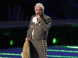 Vicente Fernández había dicho que estaba nervioso por cantar el Himno Nacional en la inauguración de los Panamericanos. ARCHIVO  /