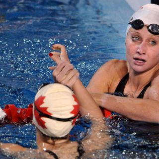 Catherine Chandler gana el oro en 100m pecho