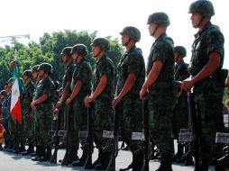 Un marino o soldado se retira con un salario base de dos mil 621 pesos mensuales ya que no se les otorga su percepción integra.ARCHIVO.  /